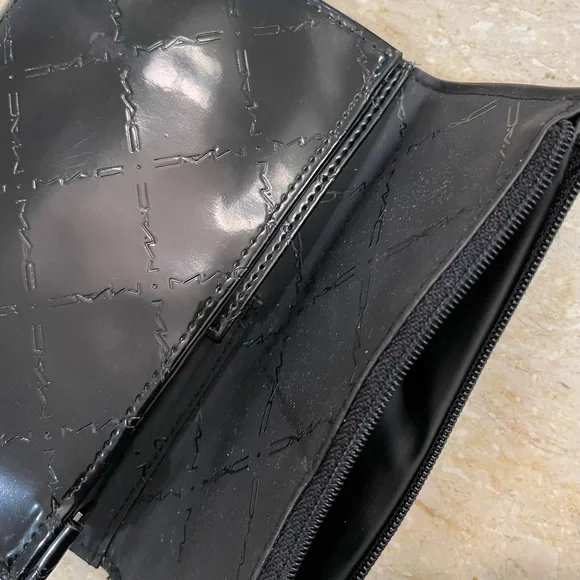 Wallet size Mac Make up and brush holder - Picture 10 of 15